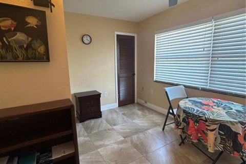 Condo in Saint Petersburg, Florida, 2 bedrooms  № 2227833 - photo 9