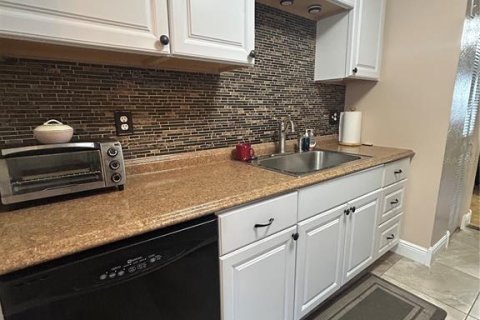 Condo in Saint Petersburg, Florida, 2 bedrooms  № 2227833 - photo 5