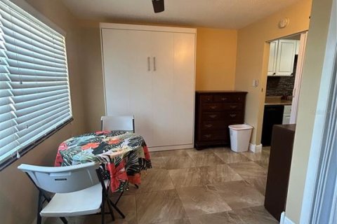 Condo in Saint Petersburg, Florida, 2 bedrooms  № 2227833 - photo 8