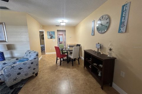 Condo in Saint Petersburg, Florida, 2 bedrooms  № 2227833 - photo 6