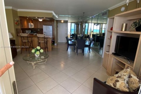 Condominio en venta en Hallandale Beach, Florida, 1 dormitorio, 77.29 m2 № 1871525 - foto 24