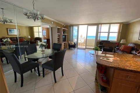 Condominio en venta en Hallandale Beach, Florida, 1 dormitorio, 77.29 m2 № 1871525 - foto 5