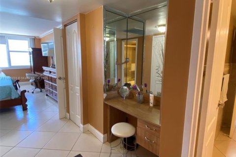 Condominio en venta en Hallandale Beach, Florida, 1 dormitorio, 77.29 m2 № 1871525 - foto 11