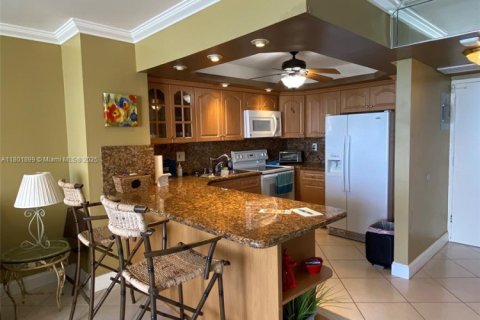 Condominio en venta en Hallandale Beach, Florida, 1 dormitorio, 77.29 m2 № 1871525 - foto 2