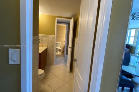 Condominio en venta en Hallandale Beach, Florida, 1 dormitorio, 77.29 m2 № 1871525 - foto 7