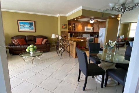 Condominio en venta en Hallandale Beach, Florida, 1 dormitorio, 77.29 m2 № 1871525 - foto 21