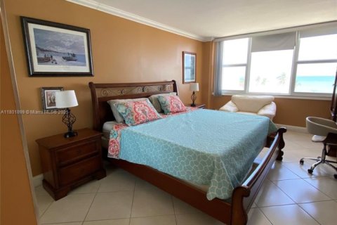 Condominio en venta en Hallandale Beach, Florida, 1 dormitorio, 77.29 m2 № 1871525 - foto 17