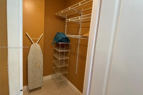 Condominio en venta en Hallandale Beach, Florida, 1 dormitorio, 77.29 m2 № 1871525 - foto 15