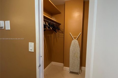 Condominio en venta en Hallandale Beach, Florida, 1 dormitorio, 77.29 m2 № 1871525 - foto 13