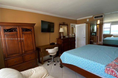 Condominio en venta en Hallandale Beach, Florida, 1 dormitorio, 77.29 m2 № 1871525 - foto 19