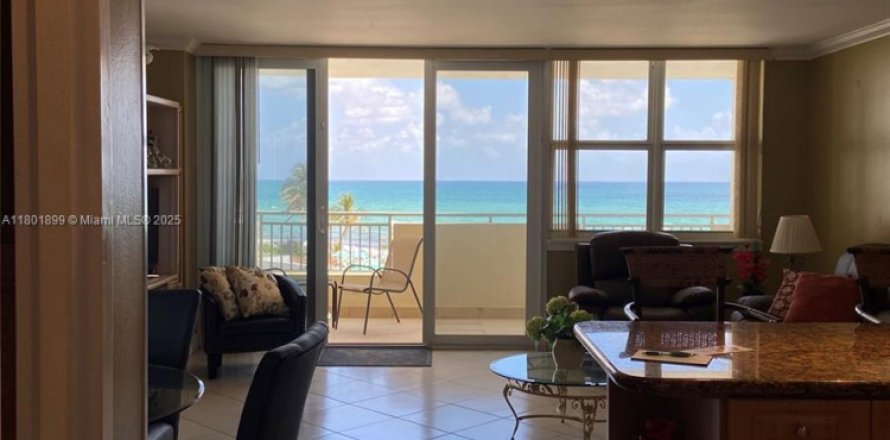 Condo in Hallandale Beach, Florida, 1 bedroom  № 1871525