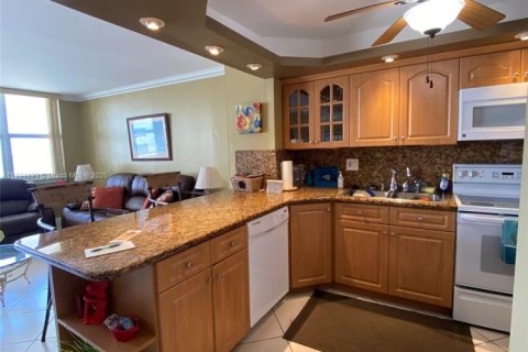 Condominio en venta en Hallandale Beach, Florida, 1 dormitorio, 77.29 m2 № 1871525 - foto 3