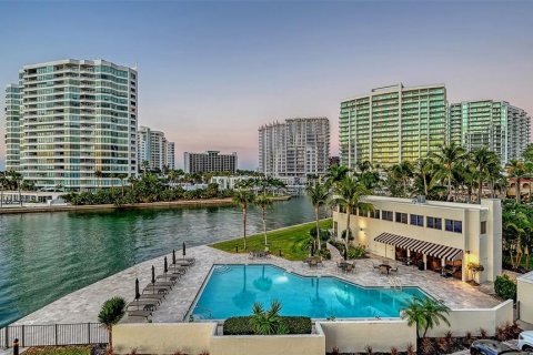 Condominio en venta en Sarasota, Florida, 2 dormitorios, 165.18 m2 № 2098726 - foto 9