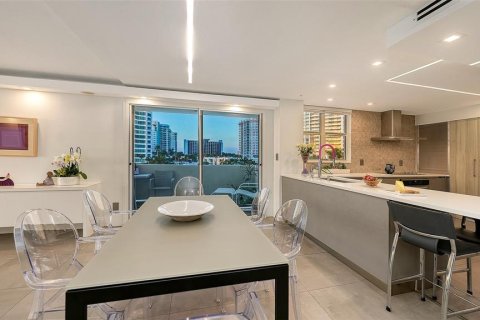 Condominio en venta en Sarasota, Florida, 2 dormitorios, 165.18 m2 № 2098726 - foto 7