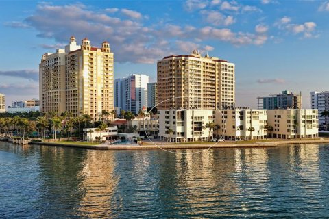 Condominio en venta en Sarasota, Florida, 2 dormitorios, 165.18 m2 № 2098726 - foto 2