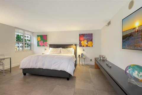 Condominio en venta en Sarasota, Florida, 2 dormitorios, 165.18 m2 № 2098726 - foto 15