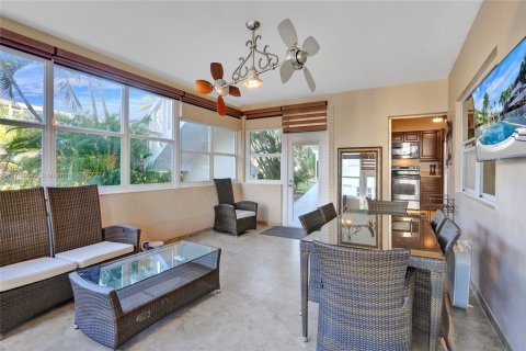 Condo in Hallandale Beach, Florida, 2 bedrooms  № 1702938 - photo 23