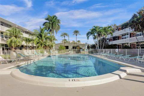 Condo in Hallandale Beach, Florida, 2 bedrooms  № 1702938 - photo 29