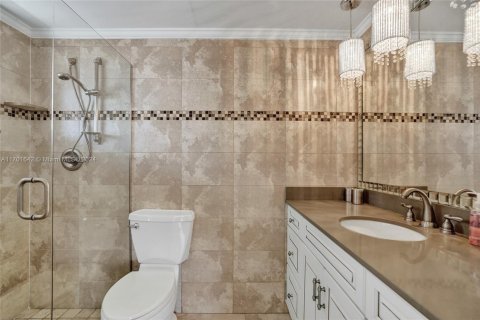 Condo in Hallandale Beach, Florida, 2 bedrooms  № 1702938 - photo 8
