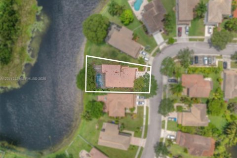 House in Pembroke Pines, Florida 3 bedrooms, 154.22 sq.m. № 2089499 - photo 4