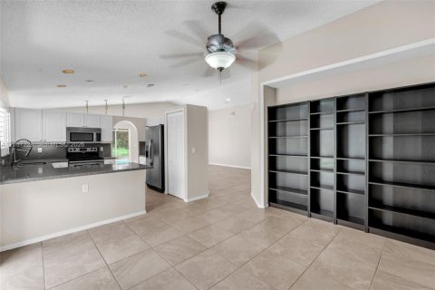 House in Pembroke Pines, Florida 3 bedrooms, 154.22 sq.m. № 2089499 - photo 21