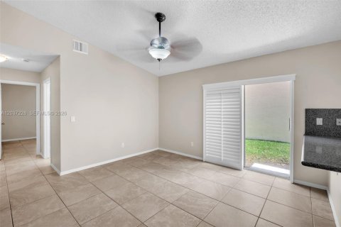 House in Pembroke Pines, Florida 3 bedrooms, 154.22 sq.m. № 2089499 - photo 22