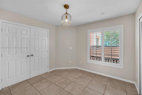 House in Pembroke Pines, Florida 3 bedrooms, 154.22 sq.m. № 2089499 - photo 29