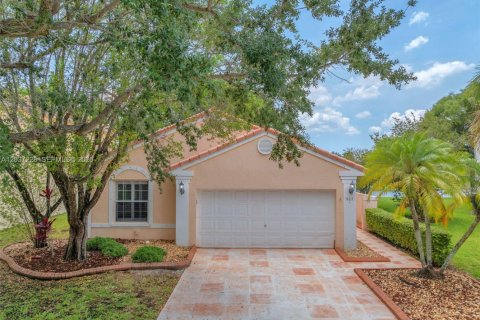 House in Pembroke Pines, Florida 3 bedrooms, 154.22 sq.m. № 2089499 - photo 3