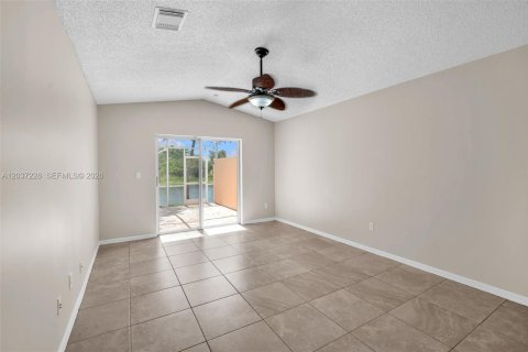 House in Pembroke Pines, Florida 3 bedrooms, 154.22 sq.m. № 2089499 - photo 23