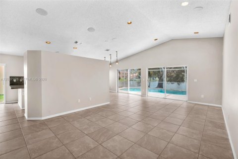 House in Pembroke Pines, Florida 3 bedrooms, 154.22 sq.m. № 2089499 - photo 11