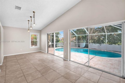 House in Pembroke Pines, Florida 3 bedrooms, 154.22 sq.m. № 2089499 - photo 14