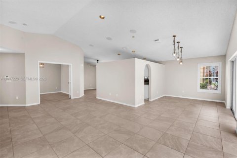 House in Pembroke Pines, Florida 3 bedrooms, 154.22 sq.m. № 2089499 - photo 13
