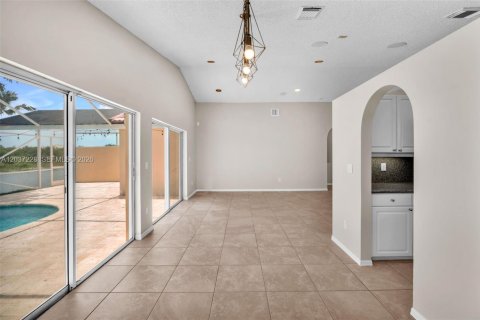 House in Pembroke Pines, Florida 3 bedrooms, 154.22 sq.m. № 2089499 - photo 15