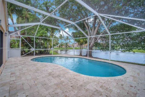 House in Pembroke Pines, Florida 3 bedrooms, 154.22 sq.m. № 2089499