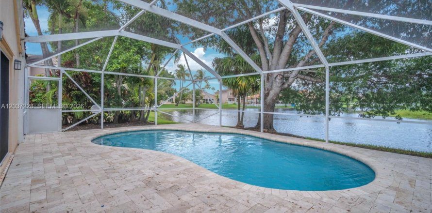 House in Pembroke Pines, Florida 3 bedrooms, 154.22 sq.m. № 2089499