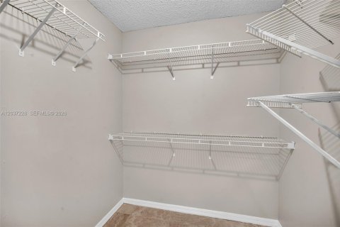 House in Pembroke Pines, Florida 3 bedrooms, 154.22 sq.m. № 2089499 - photo 25