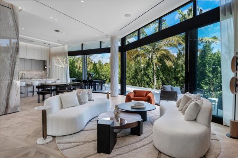 Дом в Майами-Бич, Флорида 5 спален, 348.38м2 № 2060605