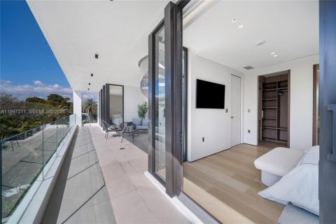 Снять в аренду виллу или дом в Майами-Бич, Флорида 5 спален, 348.38м2, № 2060605 - фото 24