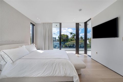 Снять в аренду виллу или дом в Майами-Бич, Флорида 5 спален, 348.38м2, № 2060605 - фото 23