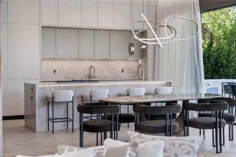 Снять в аренду виллу или дом в Майами-Бич, Флорида 5 спален, 348.38м2, № 2060605 - фото 8