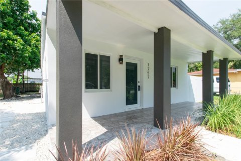 Casa en venta en Miami, Florida, 3 dormitorios, 71.35 m2 № 1890259 - foto 3