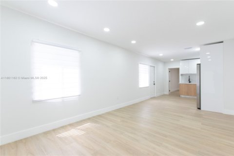 Casa en venta en Miami, Florida, 3 dormitorios, 71.35 m2 № 1890259 - foto 6