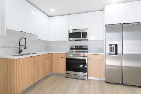 Casa en venta en Miami, Florida, 3 dormitorios, 71.35 m2 № 1890259 - foto 9