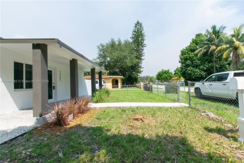 Casa en venta en Miami, Florida, 3 dormitorios, 71.35 m2 № 1890259 - foto 4