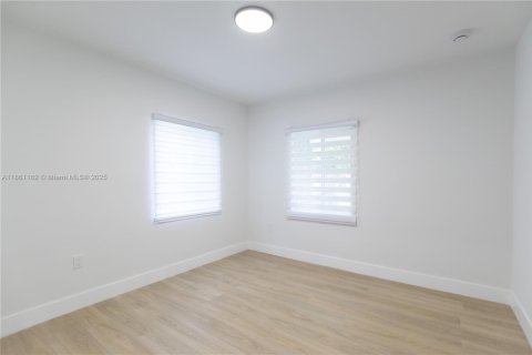 Casa en venta en Miami, Florida, 3 dormitorios, 71.35 m2 № 1890259 - foto 16