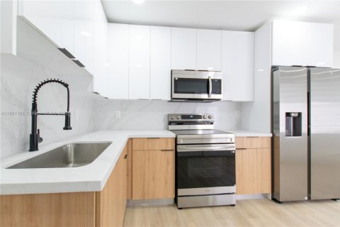 Casa en venta en Miami, Florida, 3 dormitorios, 71.35 m2 № 1890259 - foto 10