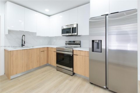 Casa en venta en Miami, Florida, 3 dormitorios, 71.35 m2 № 1890259 - foto 8