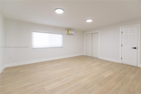 Casa en venta en Miami, Florida, 3 dormitorios, 71.35 m2 № 1890259 - foto 17