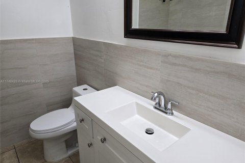 Villa ou maison à louer à Fort Lauderdale, Floride: 3 chambres, 106.65 m2 № 1940649 - photo 15