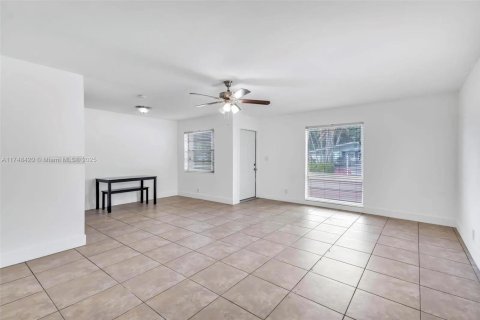 Villa ou maison à louer à Fort Lauderdale, Floride: 3 chambres, 106.65 m2 № 1940649 - photo 6